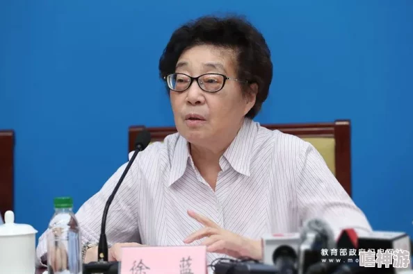 白洁老师和高义：教育改革中的先锋人物与他们的教学理念对学生成长的深远影响分析