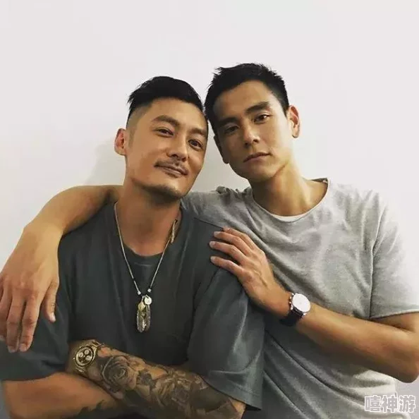 中国腹肌男Gay互吃鳮吧：在社交媒体时代，身体美与性别认同的交织引发了新的文化现象